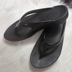 Crocs Women's Sleek Black Sandals